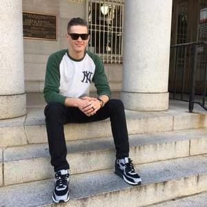 Meet your Posher, Casey